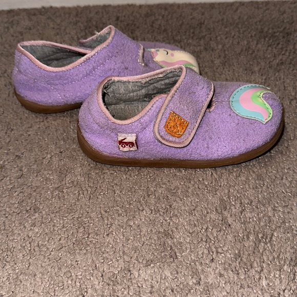 🏷️ 5 for $25 🏷️ Girls See Kai Run slippers, size 9 toddler - Picture 2 of 4
